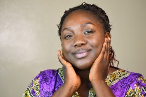 Peaux noires : Ces solutions pour lutter contre les poils incarnés